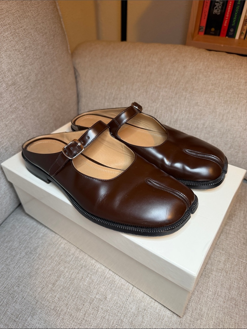 MAISON MARGIELA
Brown Tabi City Mary-Jane Mules